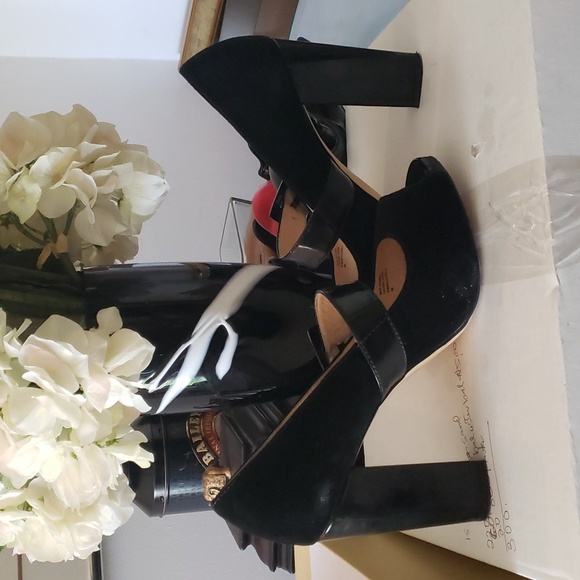 Shoes - Picture 4 of 4